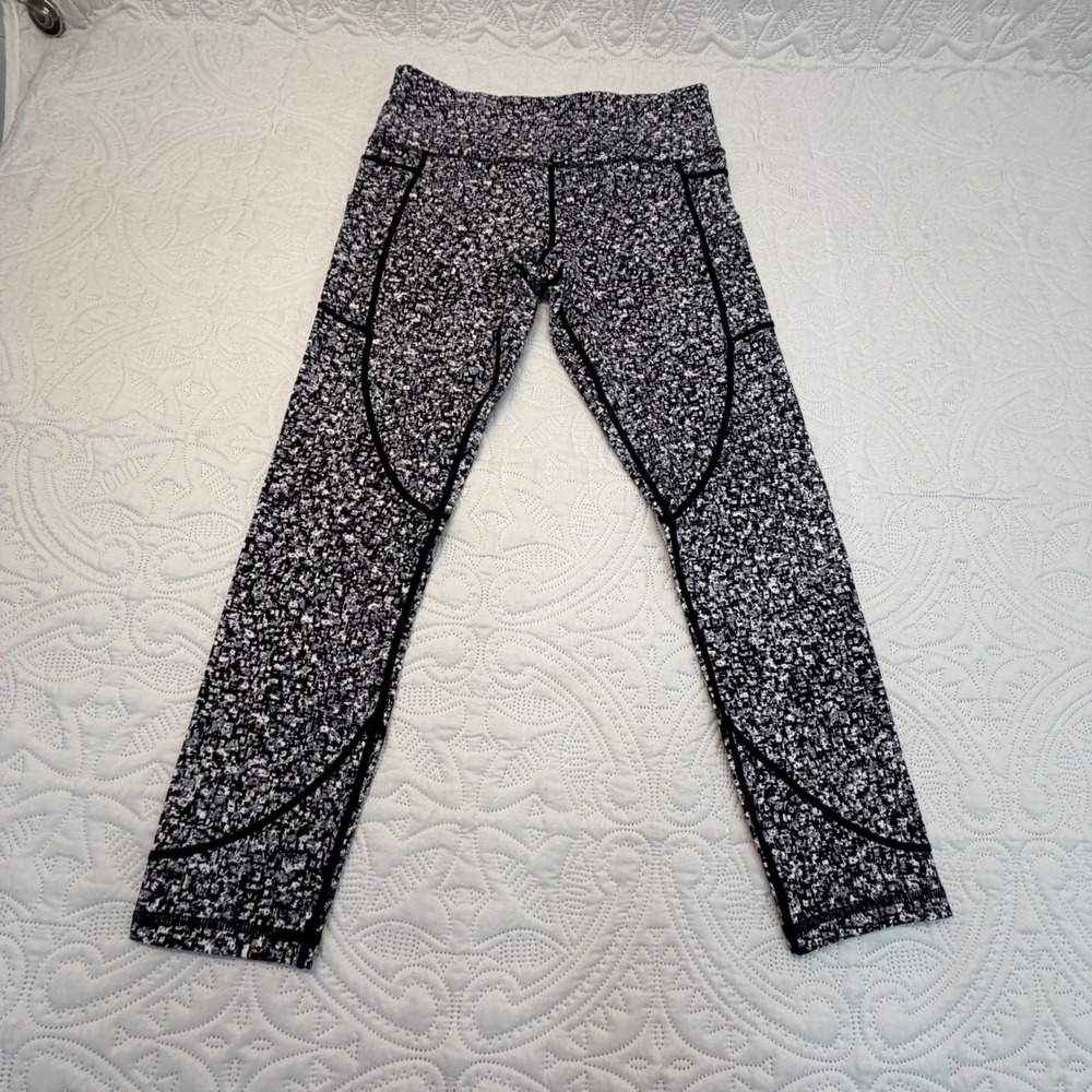 Zyia Active Black White Static Print Pocket Leggings Size 8-10 High Rise Crop